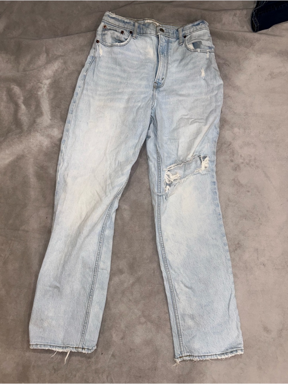 Abercrombie & Fitch Light Blue Straight Leg Distressed Jeans, size 29